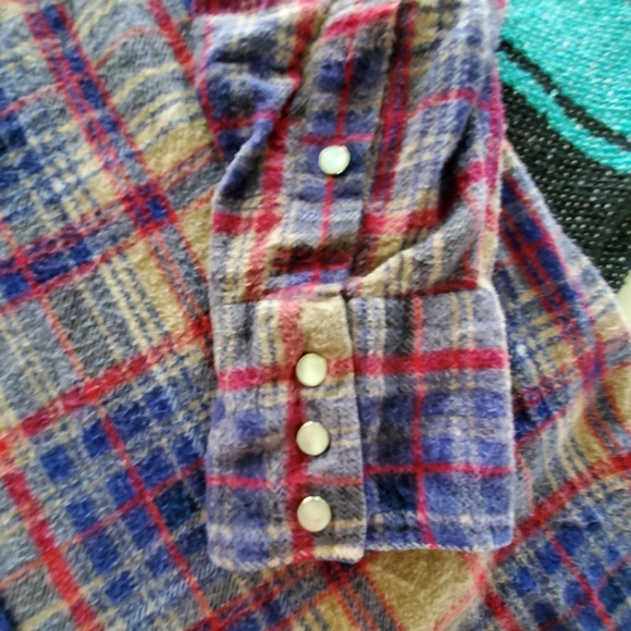 Flannel with Cowboy Snaps - Picture 3 of 5